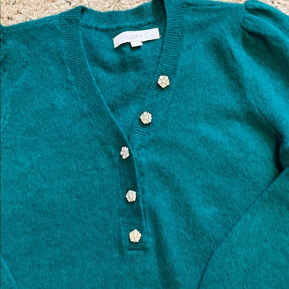 LOFT Sweaters - LOFT Green pullover sweater with Floral Buttons